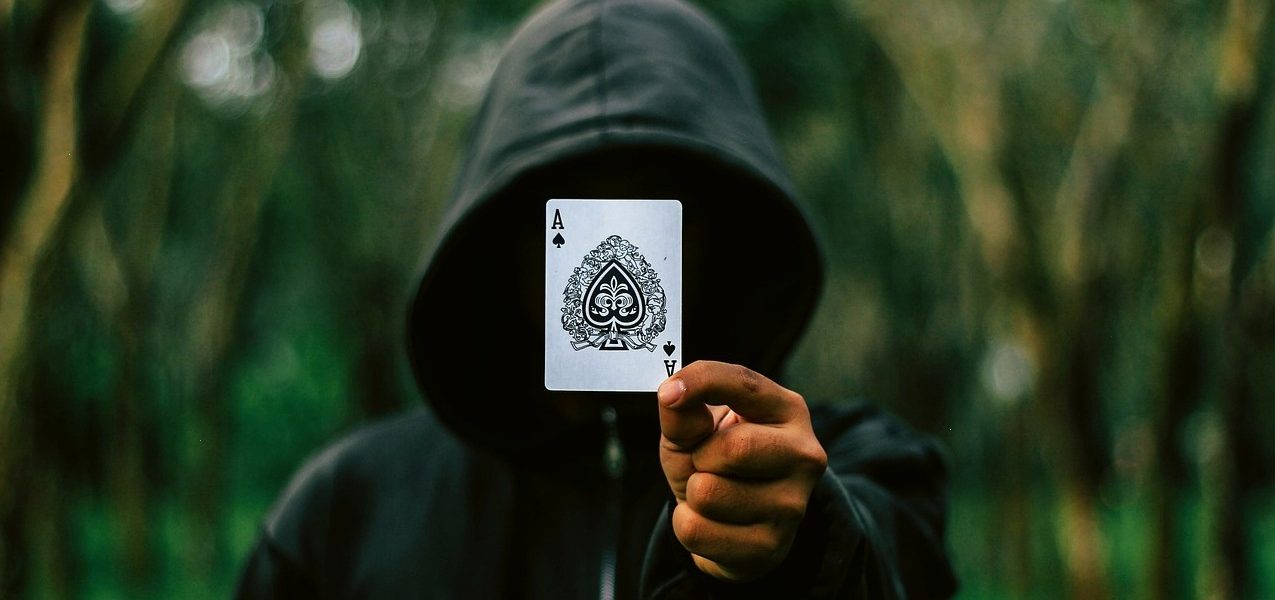 麻将特色玩法融合体育实时赔率：外围足球赔率视角下的创新娱乐解析